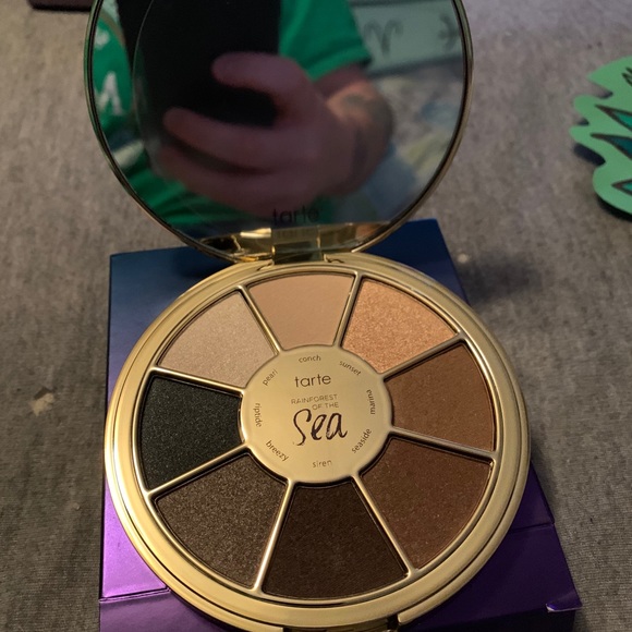 Make up items - Picture 3 of 8